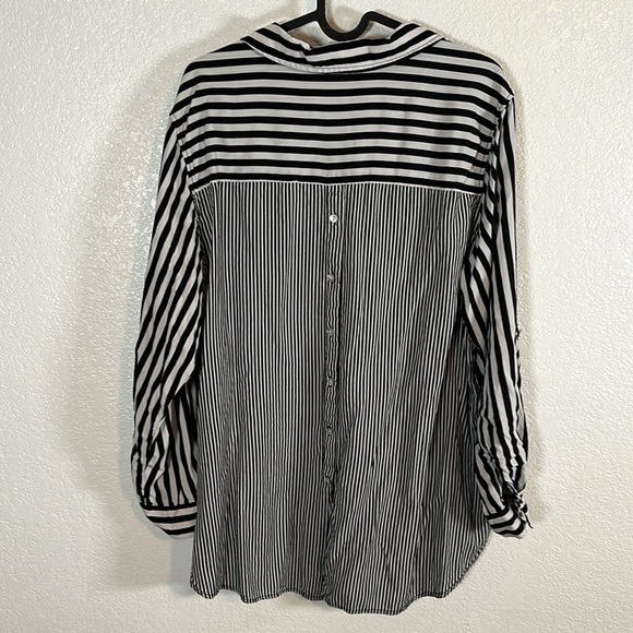 Jane & Delancey Multi Stripe Mother of Pearl Button Back Top Size 1X - Picture 5 of 8